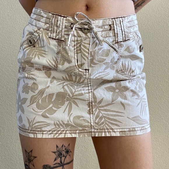 SO Dresses & Skirts - Y2K Floral Neutral Beige Hawaiian Mini Cargo Skirt